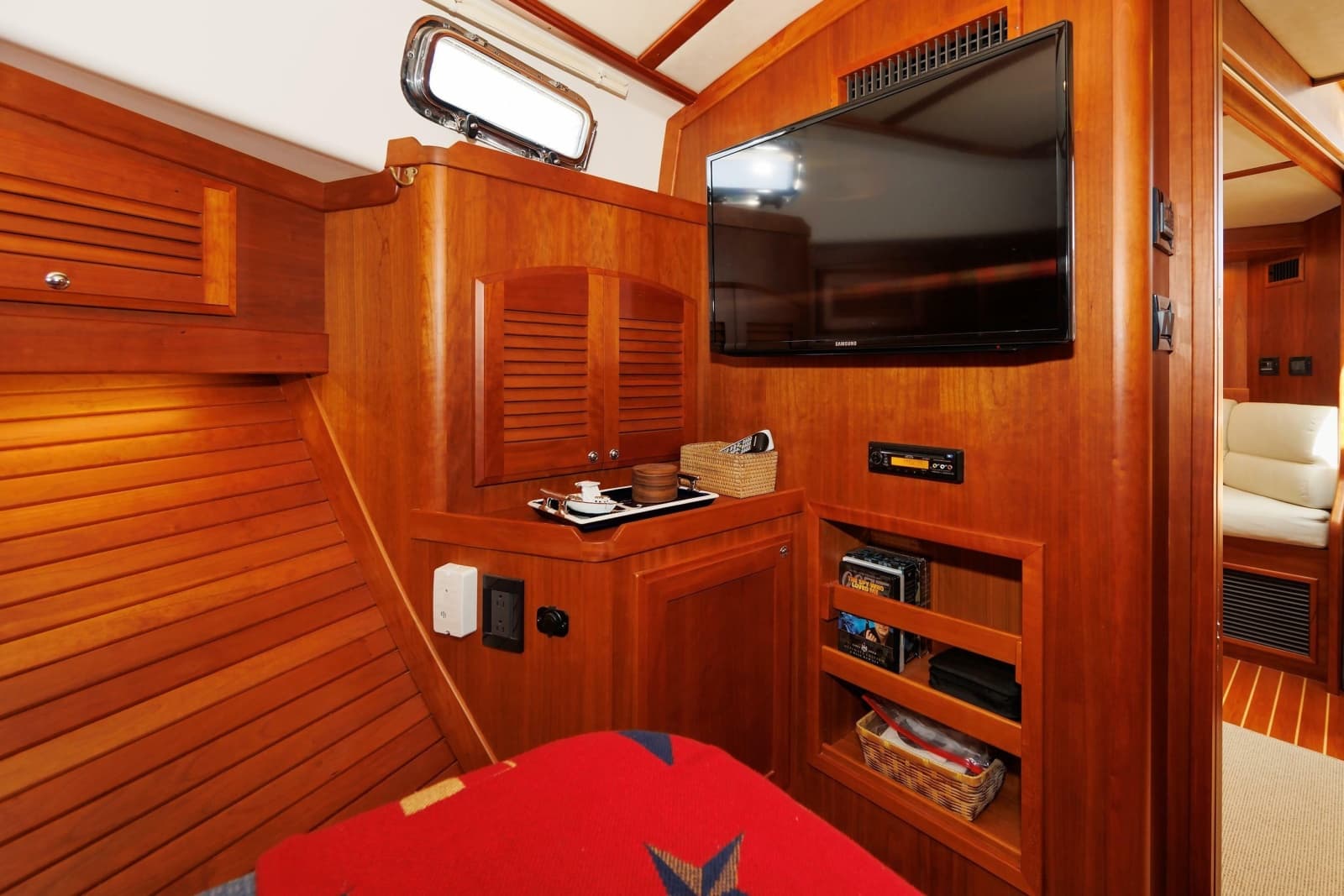 2016 Sabre 42 Fly Bridge Sedan
