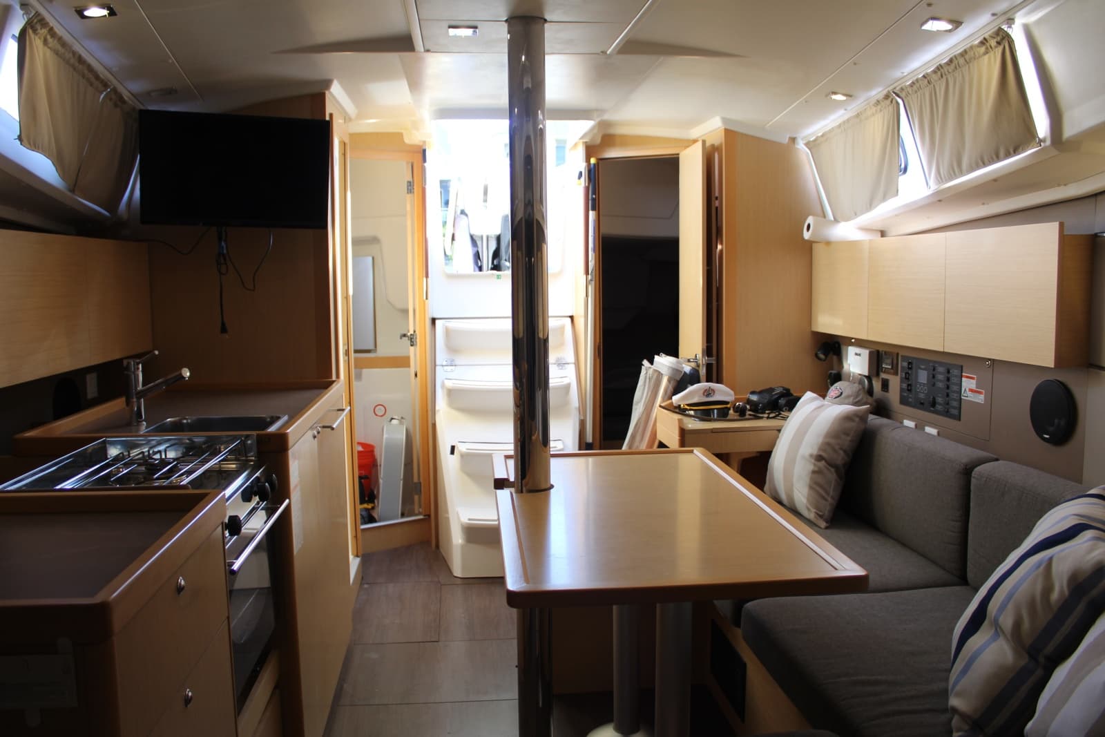 2016 Beneteau 35 Oceanis