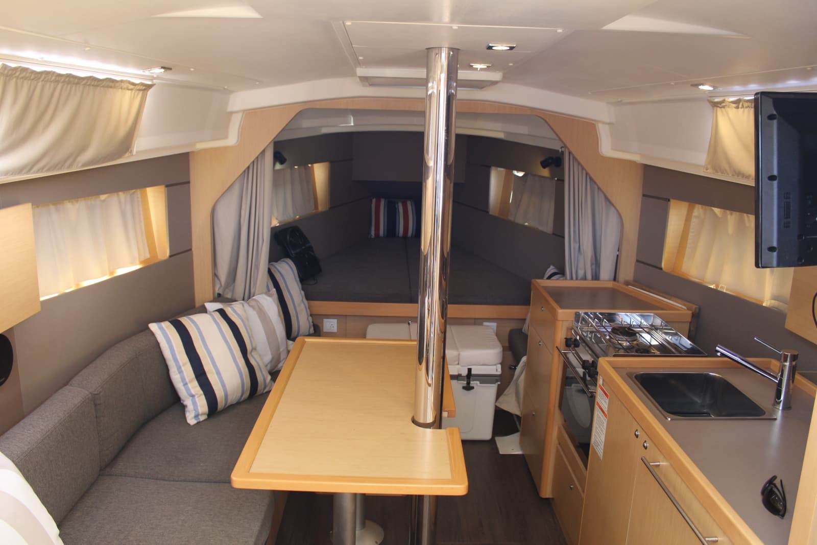 2016 Beneteau 35 Oceanis