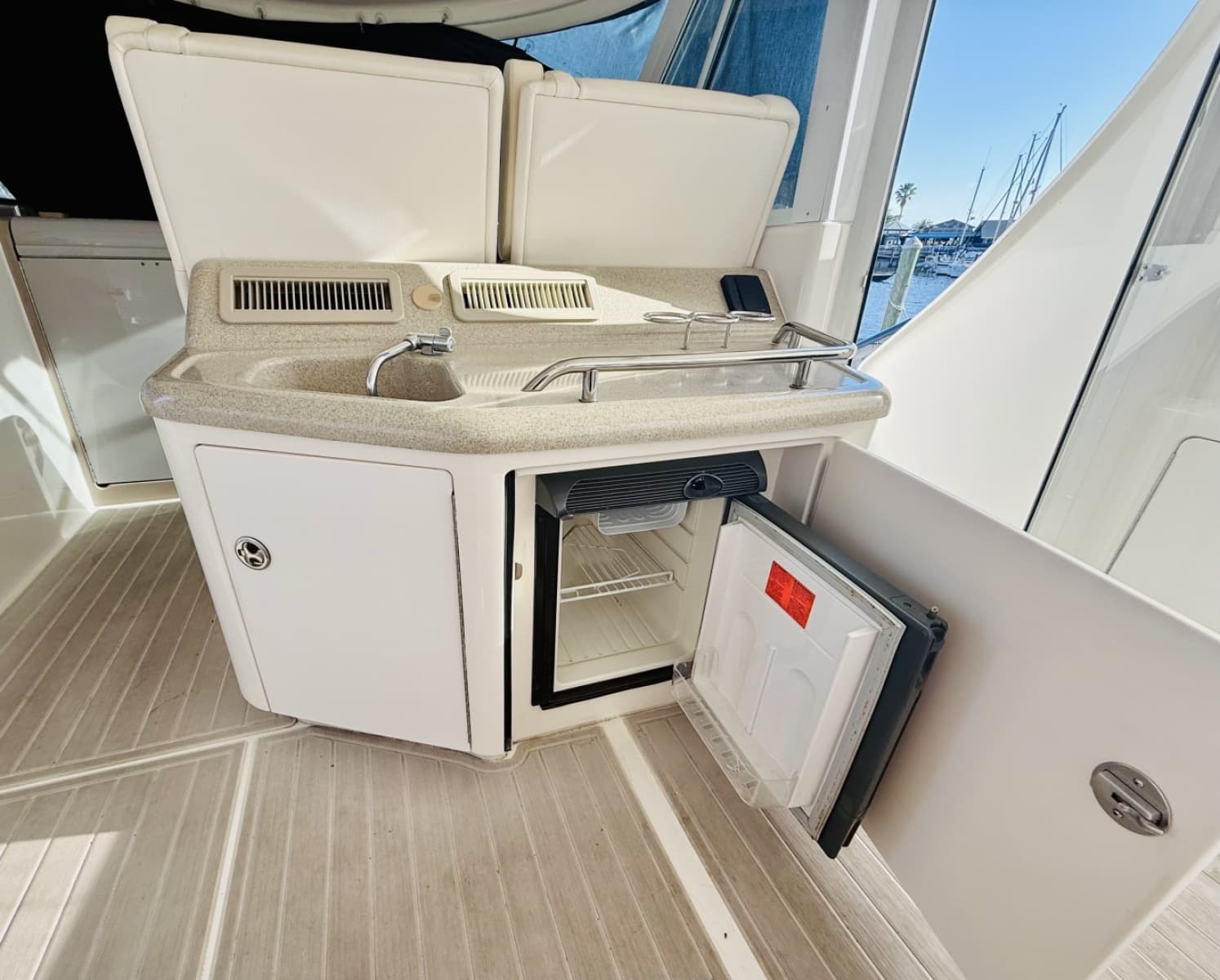 2004 Sea Ray 390 Motor Yacht