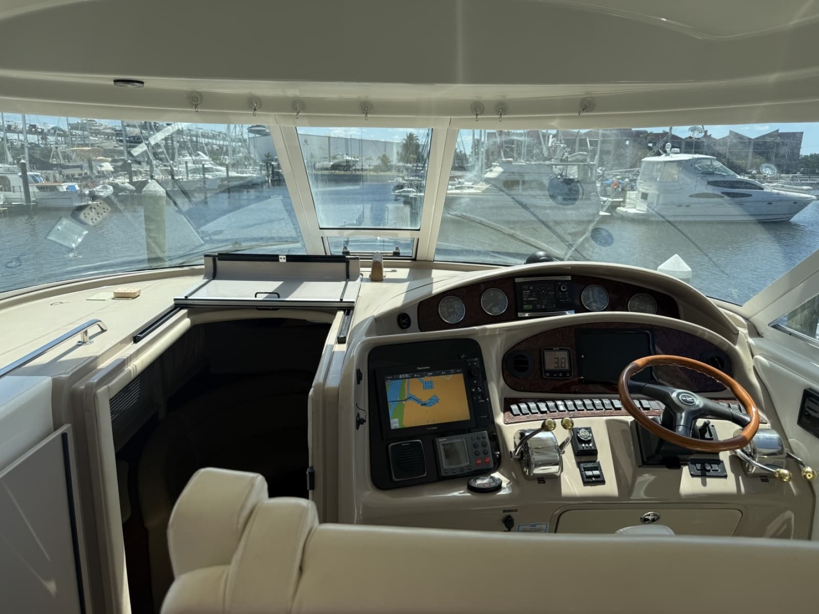 2004 Sea Ray 390 Motor Yacht
