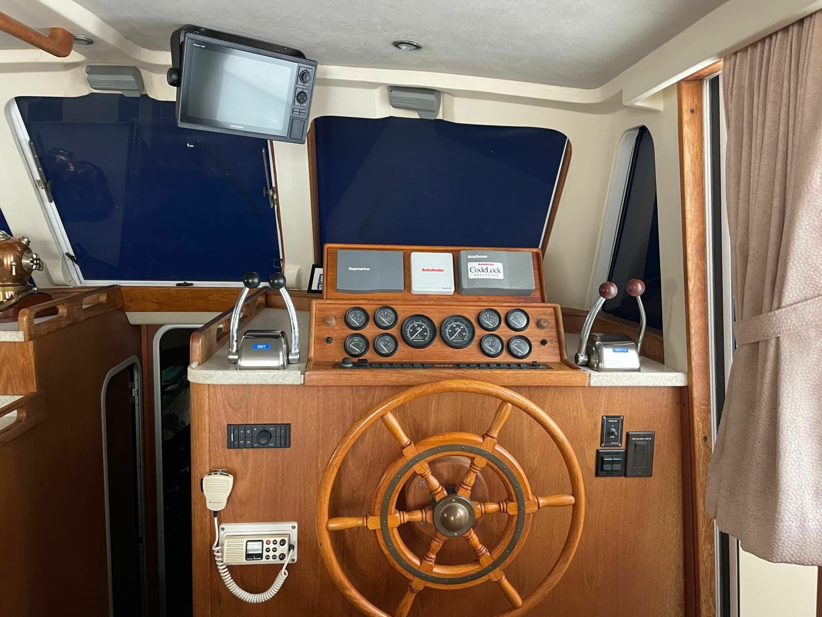 1998 Mainship 350 Trawler