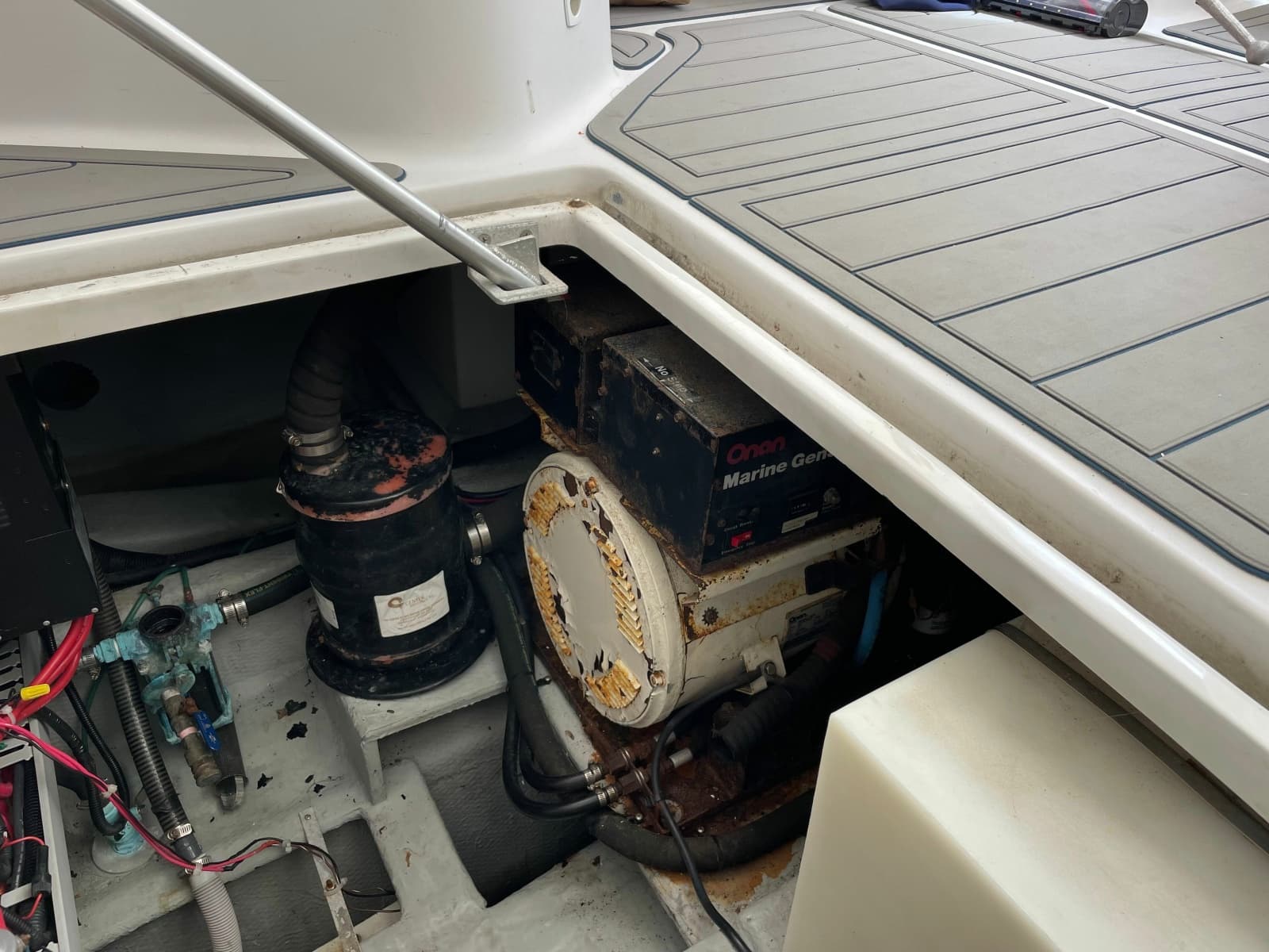 1998 Mainship 350 Trawler