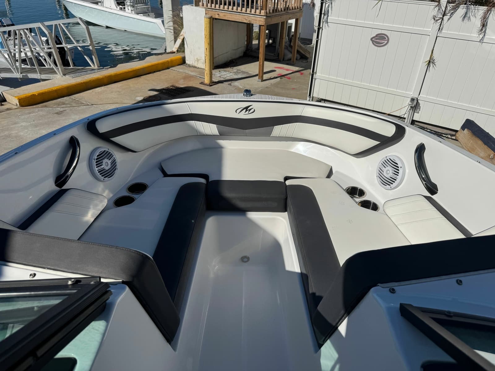 2020 Monterey M-205
