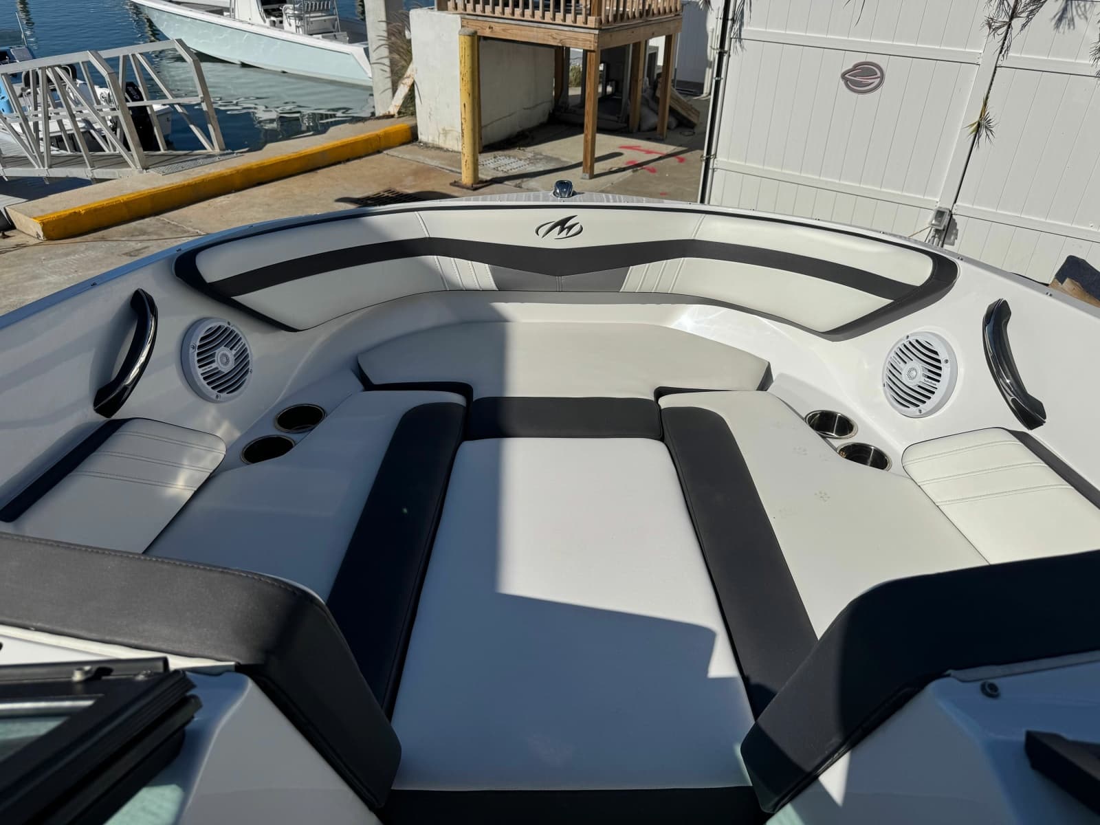 2020 Monterey M-205
