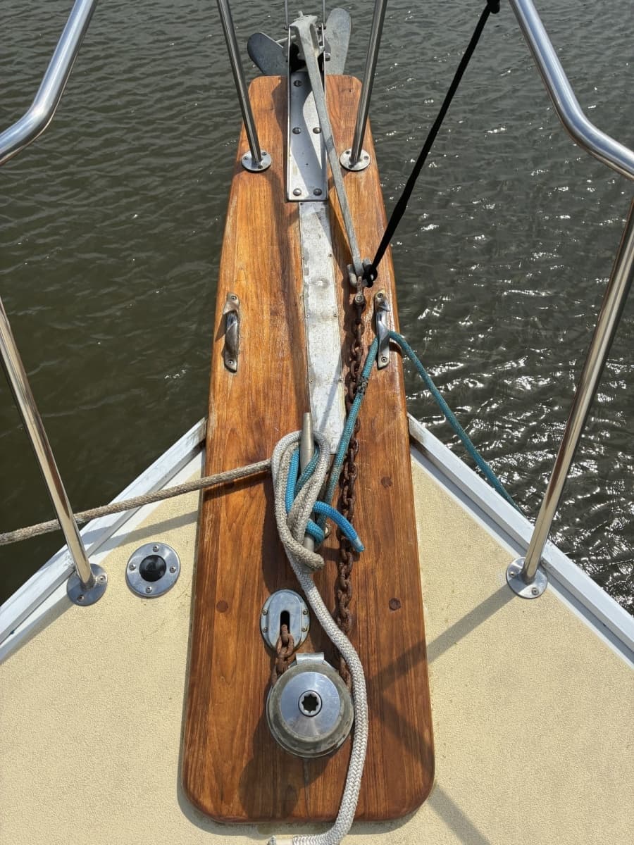1989 Duffy 35 Flybridge - Bow Pulpit