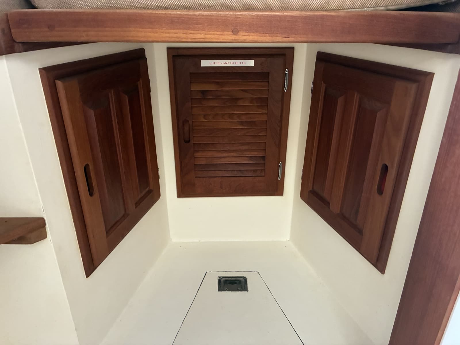 1989 Duffy 35 Flybridge - Storage