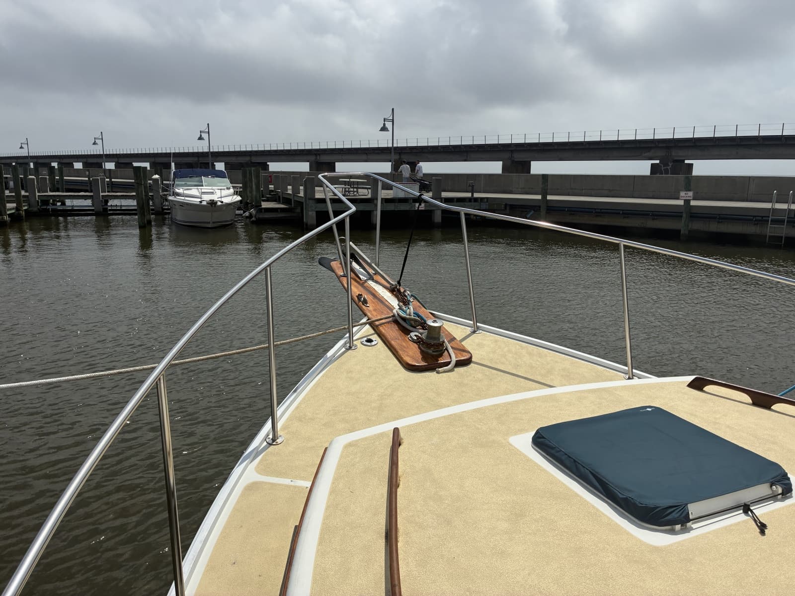 1989 Duffy 35 Flybridge - Foredeck