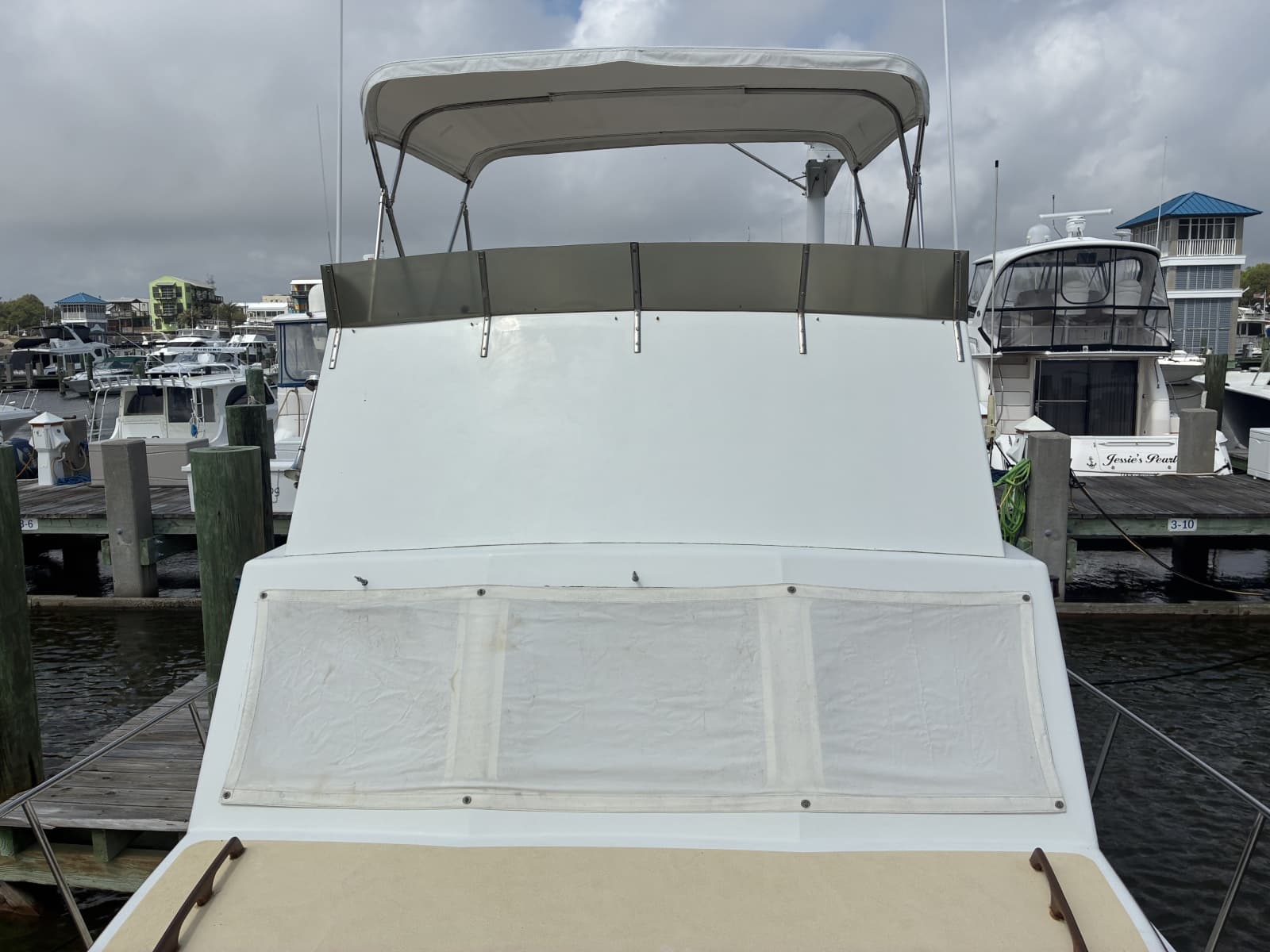 1989 Duffy 35 Flybridge - Windshield