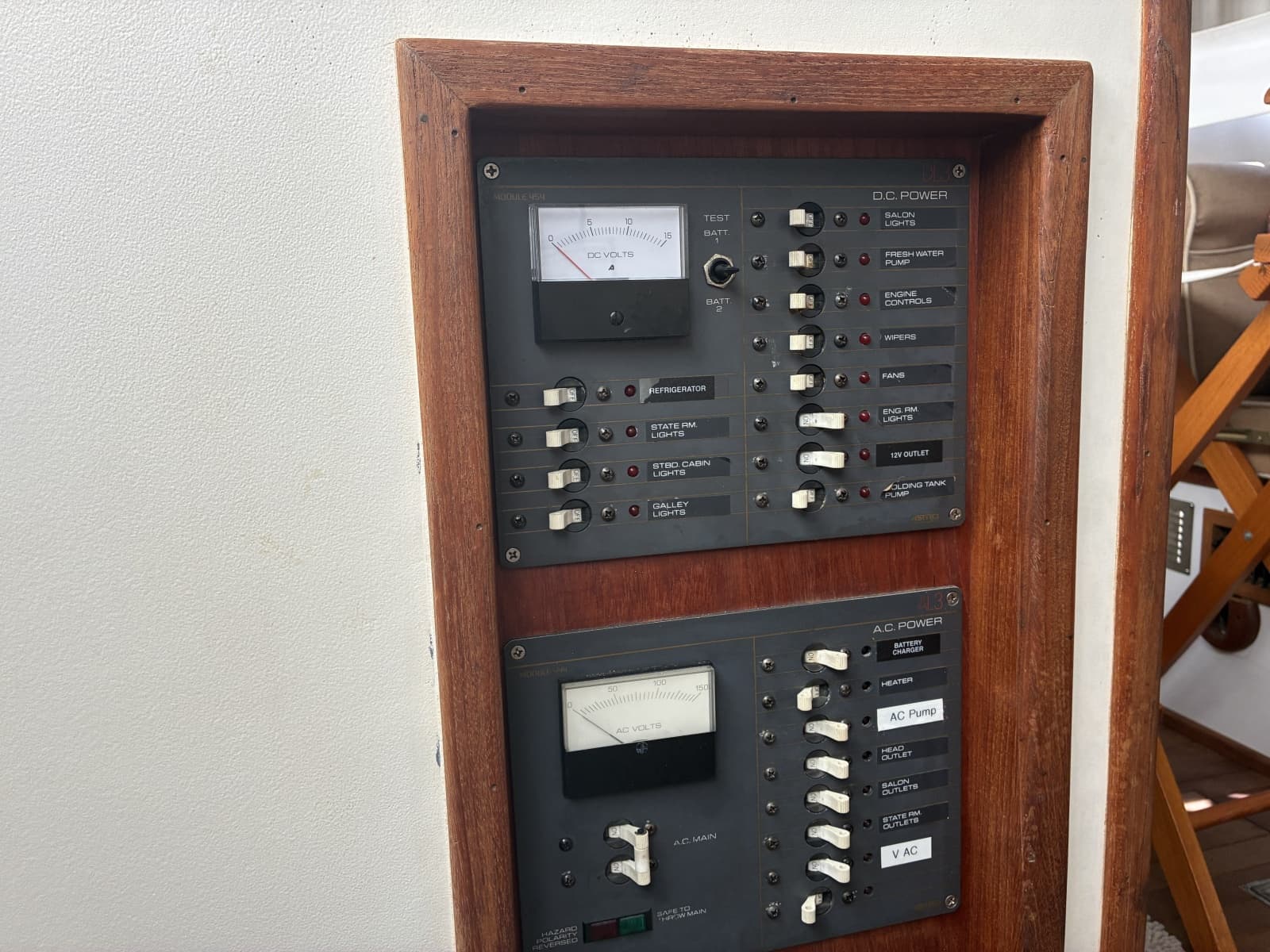 1989 Duffy 35 Flybridge - Electrical Panel
