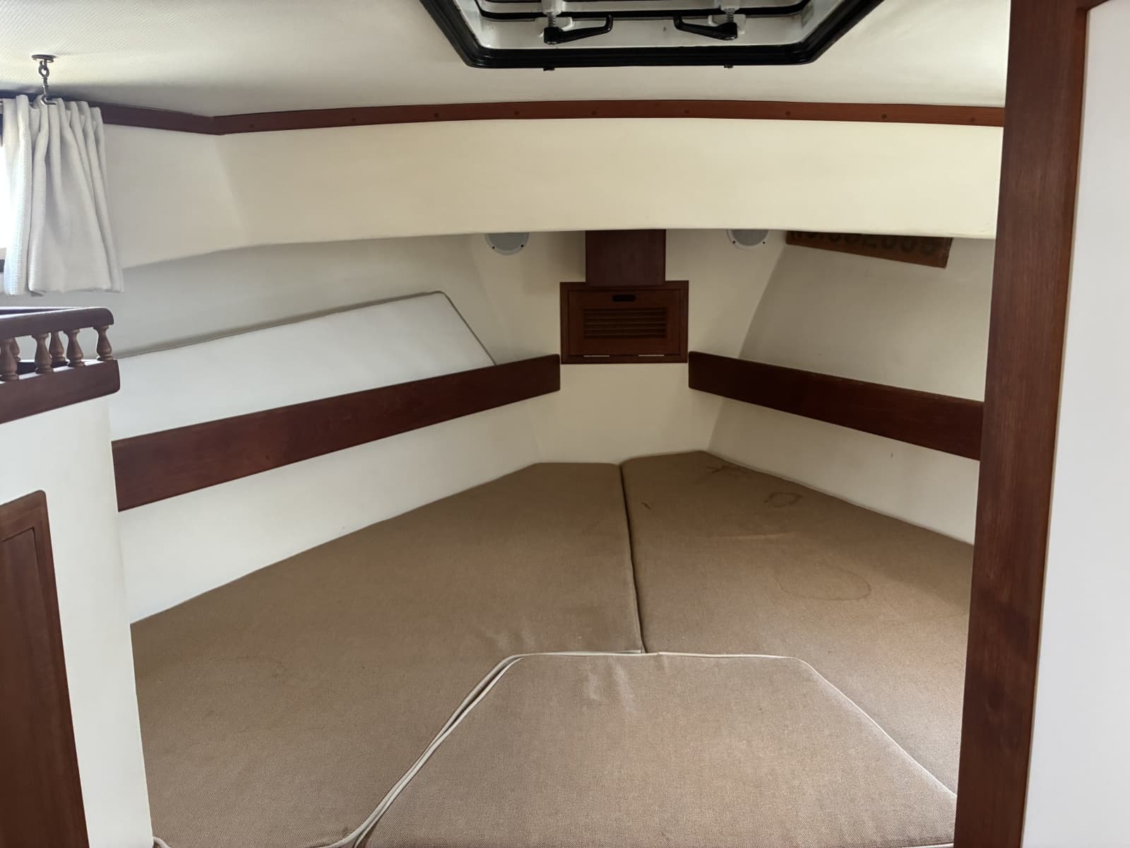 1989 Duffy 35 Flybridge - V Berth