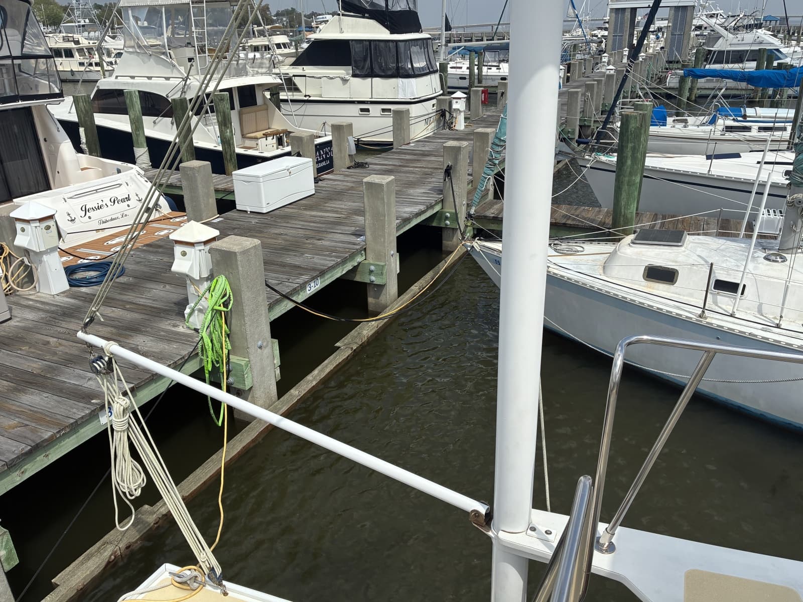 1989 Duffy 35 Flybridge - Lifting
