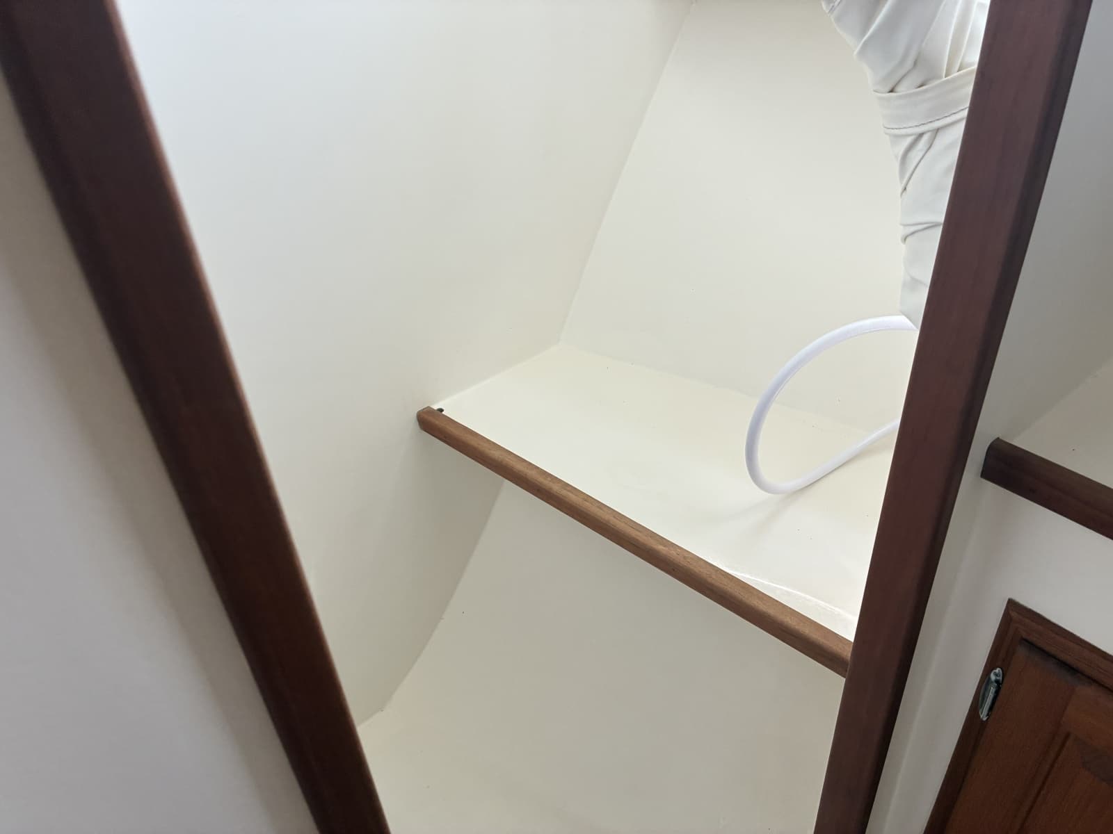 1989 Duffy 35 Flybridge - Shower