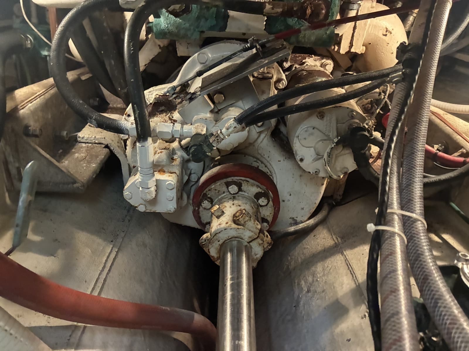 1989 Duffy 35 Flybridge - Transmission