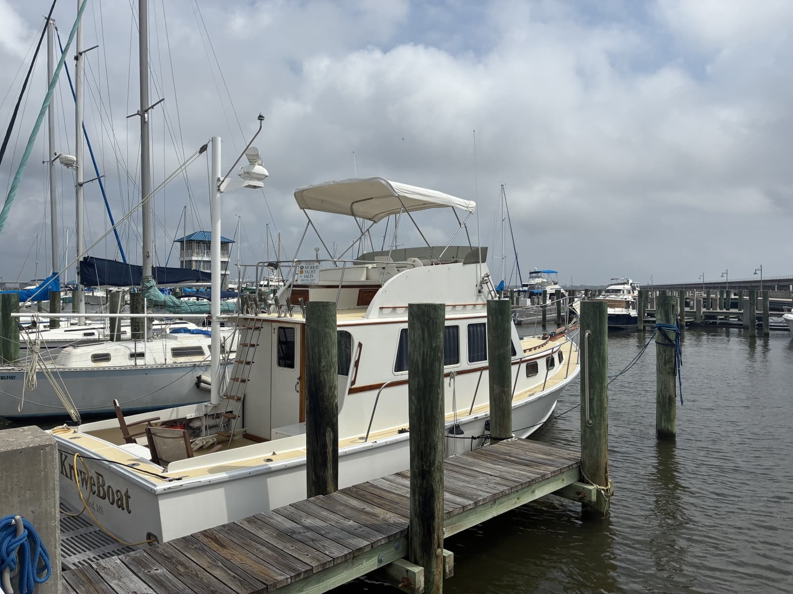 1989 Duffy 35 Flybridge - Starboard profile