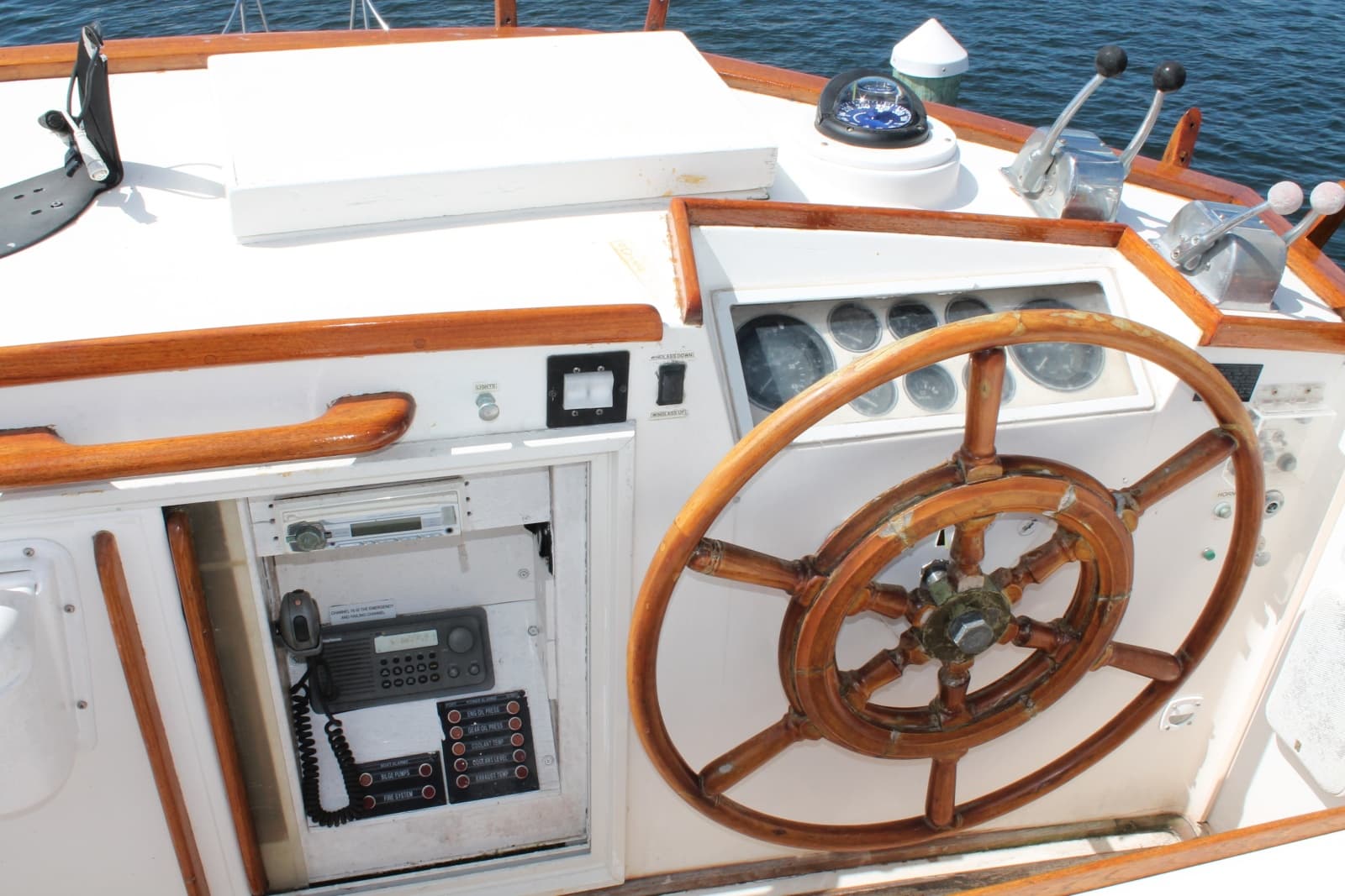 1987 Grand Banks 
