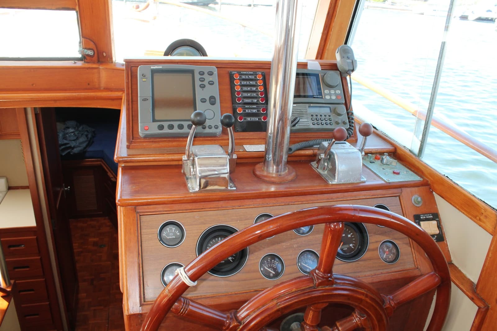 1987 Grand Banks 