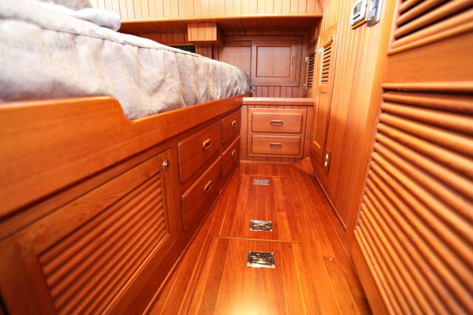 1997 Hampton 43