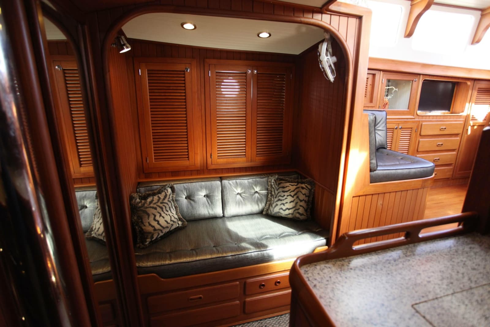 Settee 