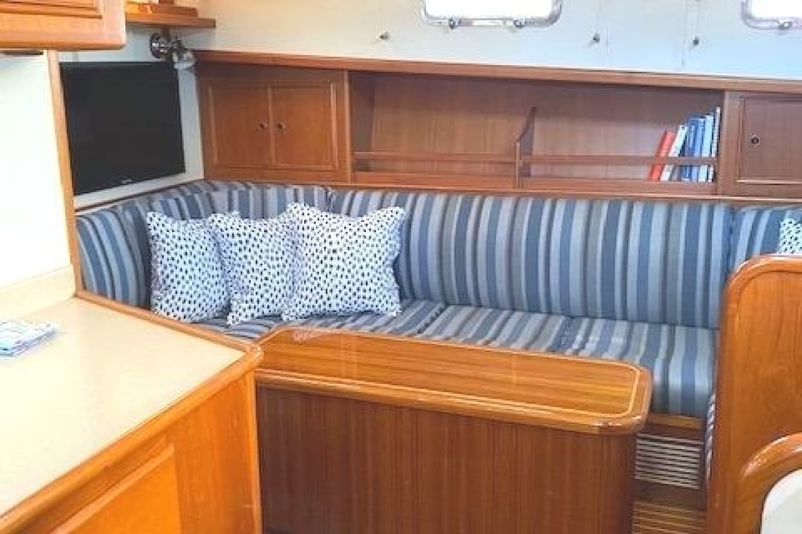 2001 Grand Banks 