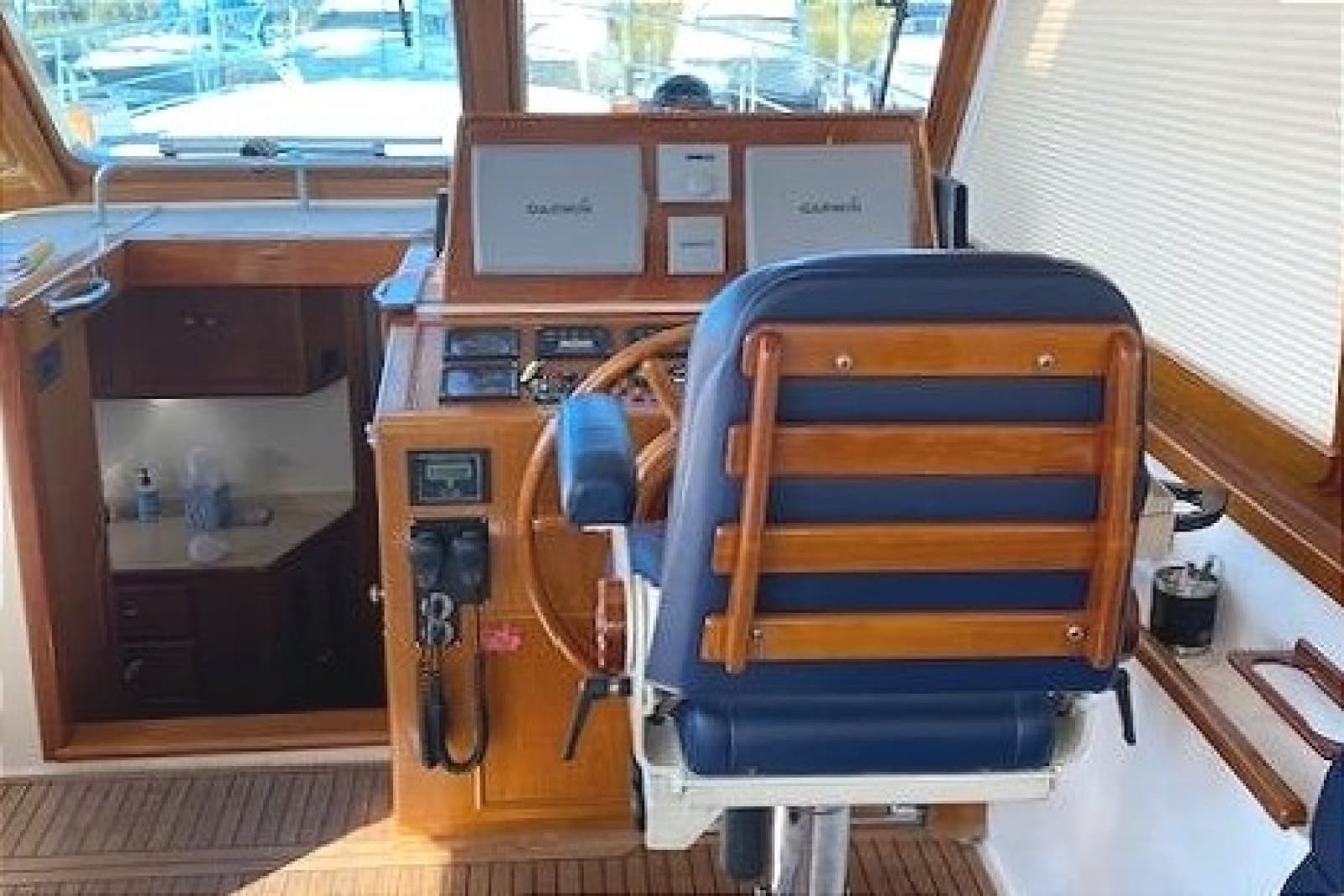 2001 Grand Banks 