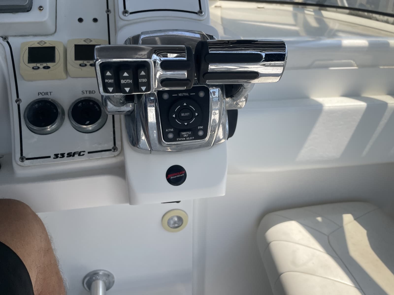 2006 Fountain 33SFC