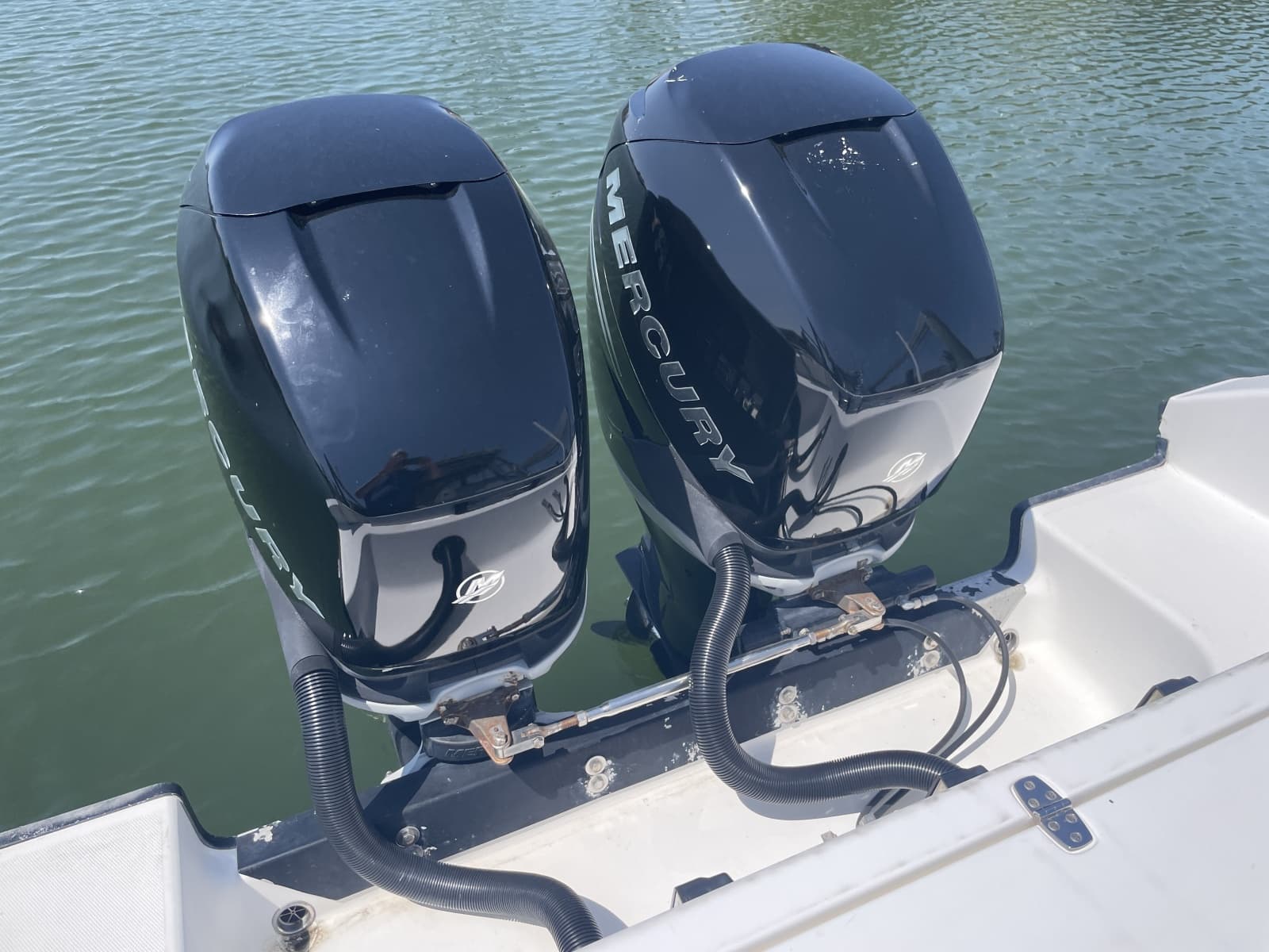 2006 Fountain 33SFC