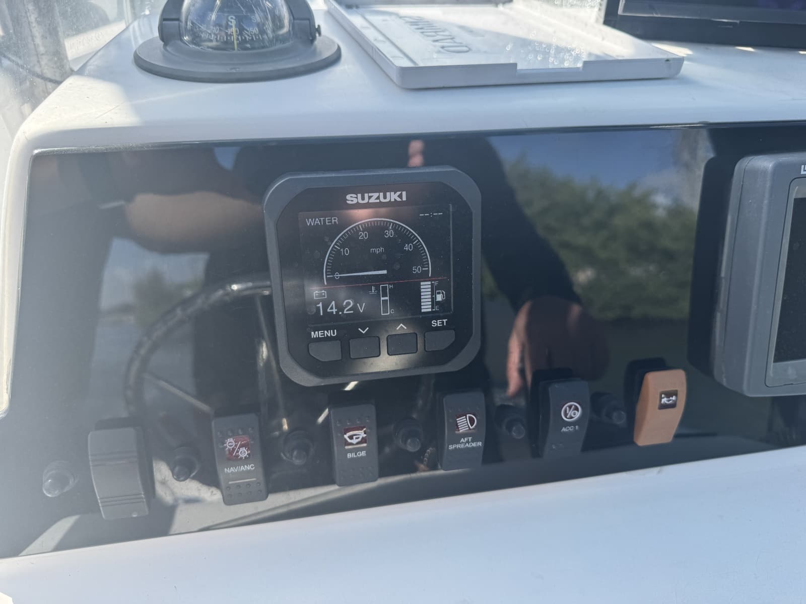 2005 Angler 204