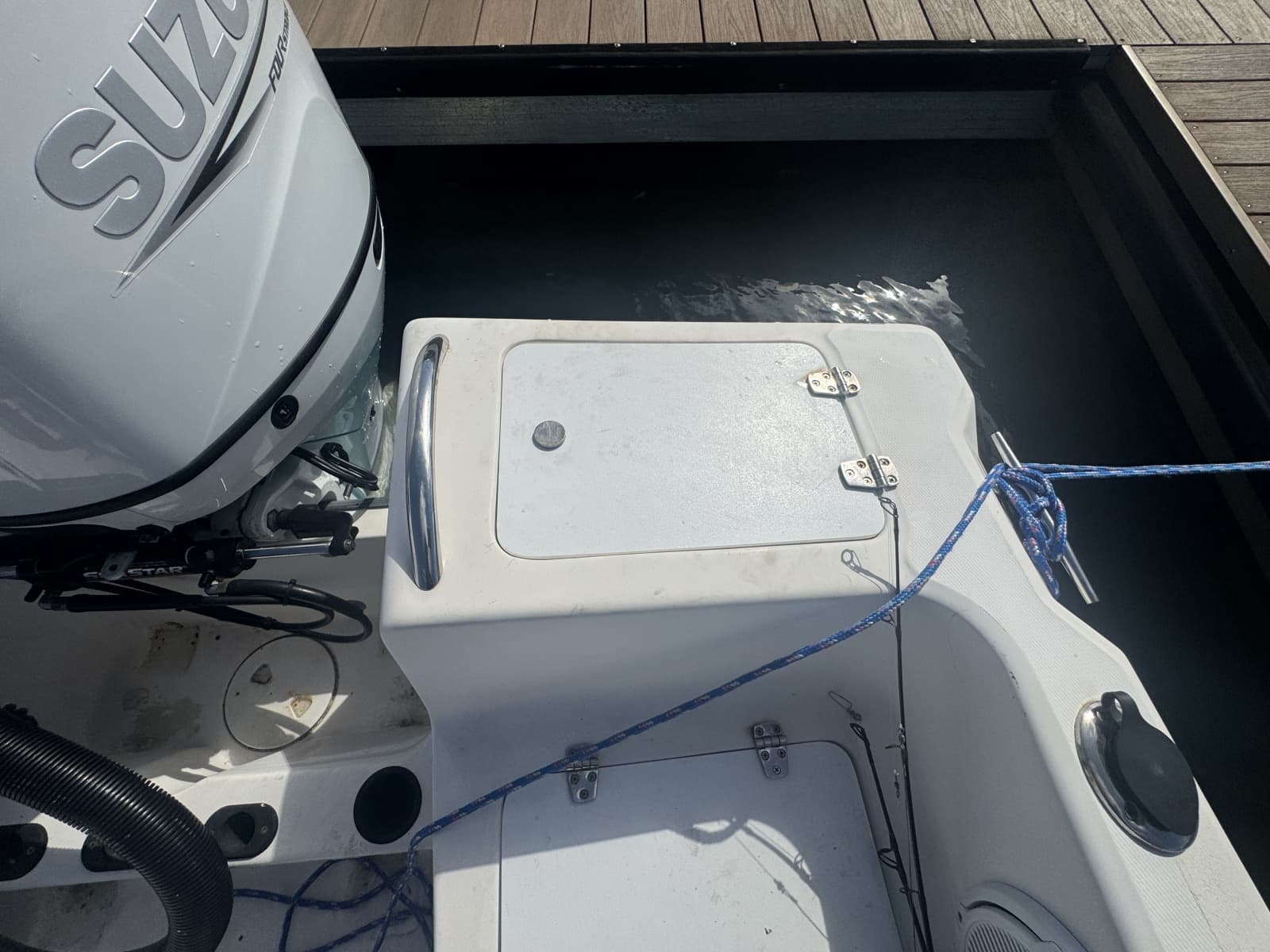 2005 Angler 204