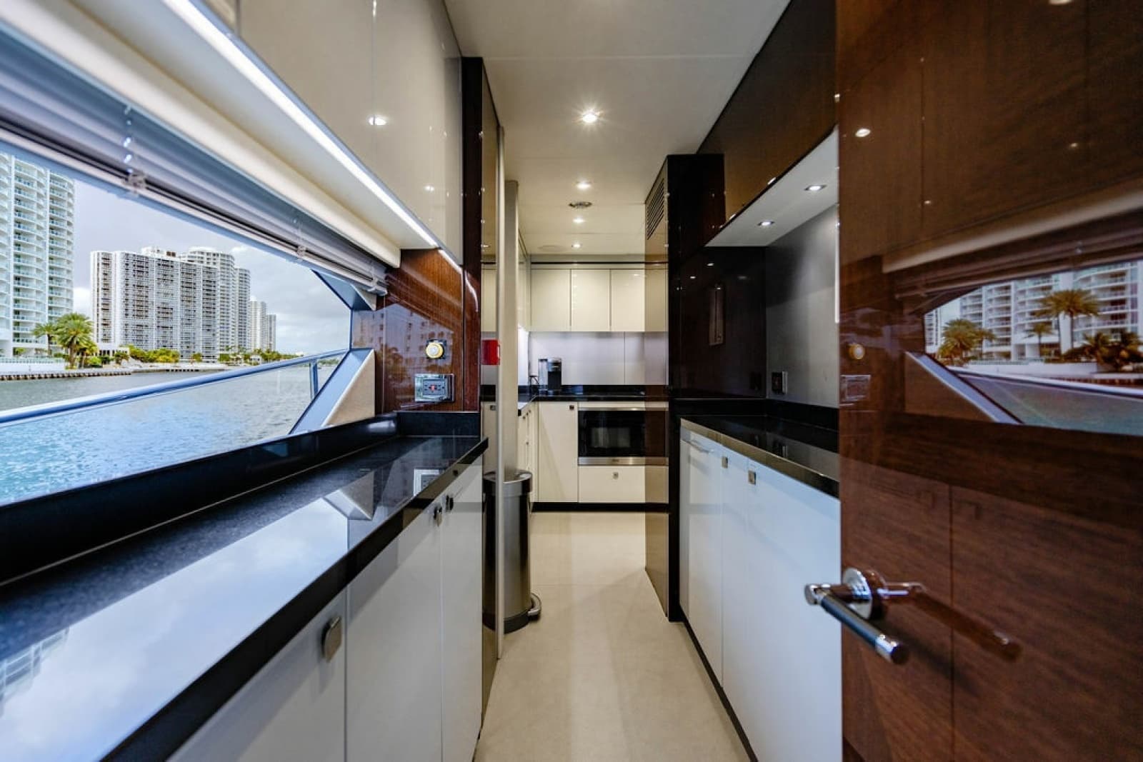 2019 Sunseeker 95 Motor Yacht
