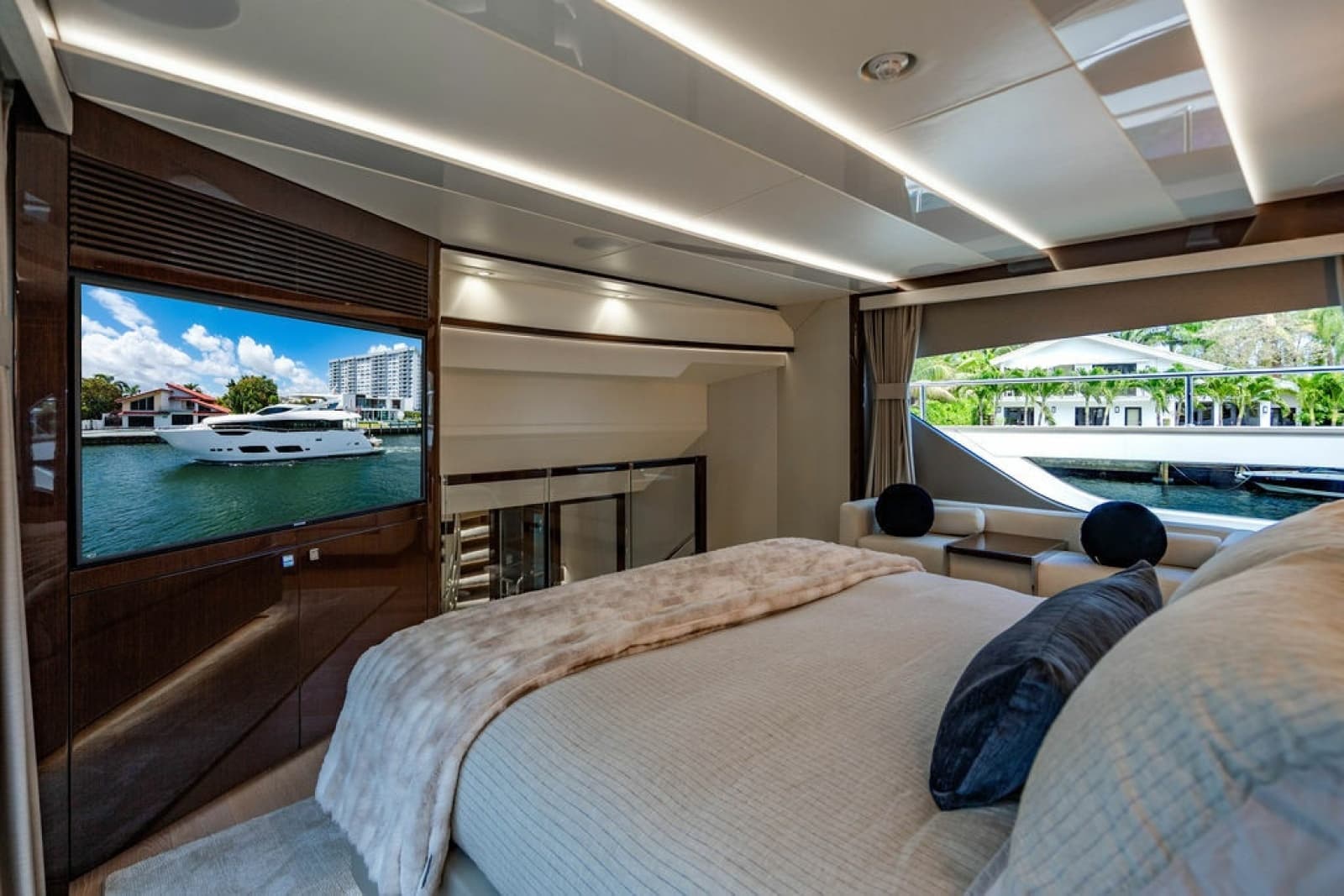 2019 Sunseeker 95 Motor Yacht
