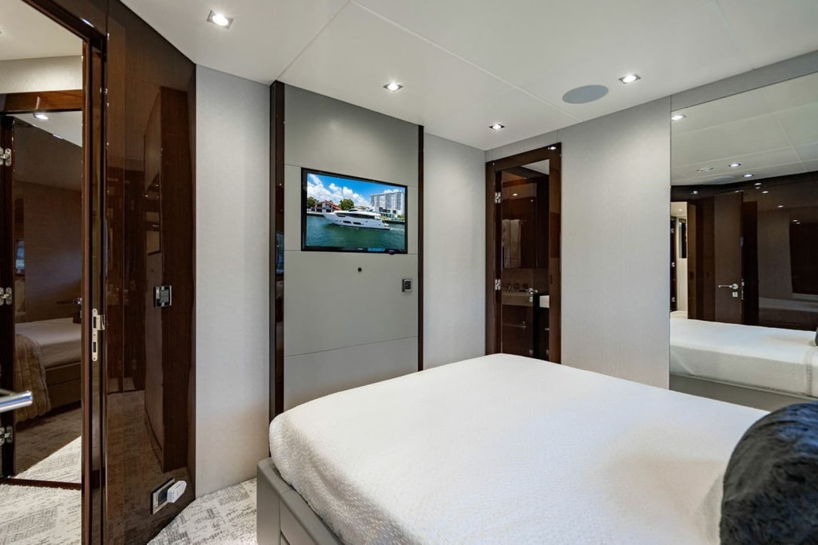 2019 Sunseeker 95 Motor Yacht