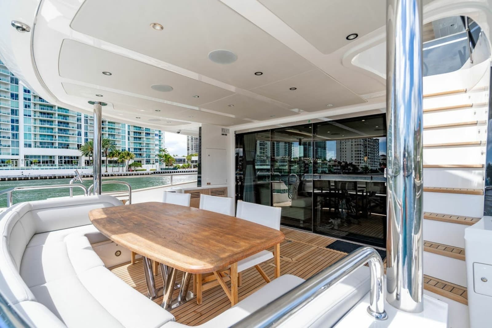 2019 Sunseeker 95 Motor Yacht