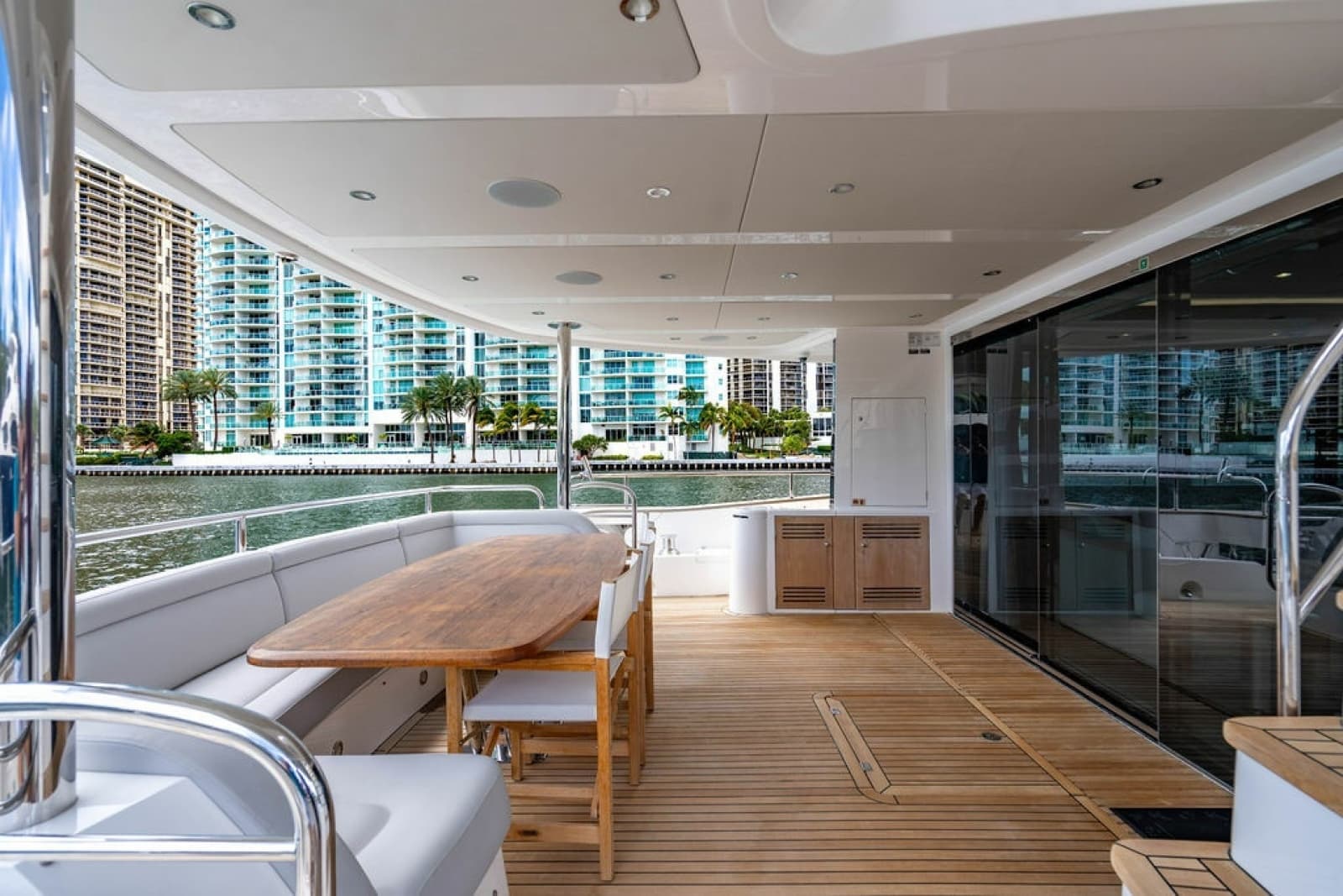 2019 Sunseeker 95 Motor Yacht