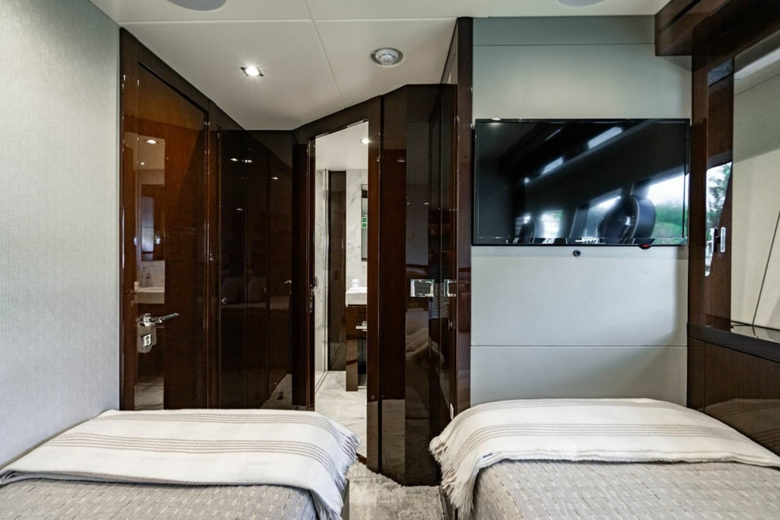 2019 Sunseeker 95 Motor Yacht
