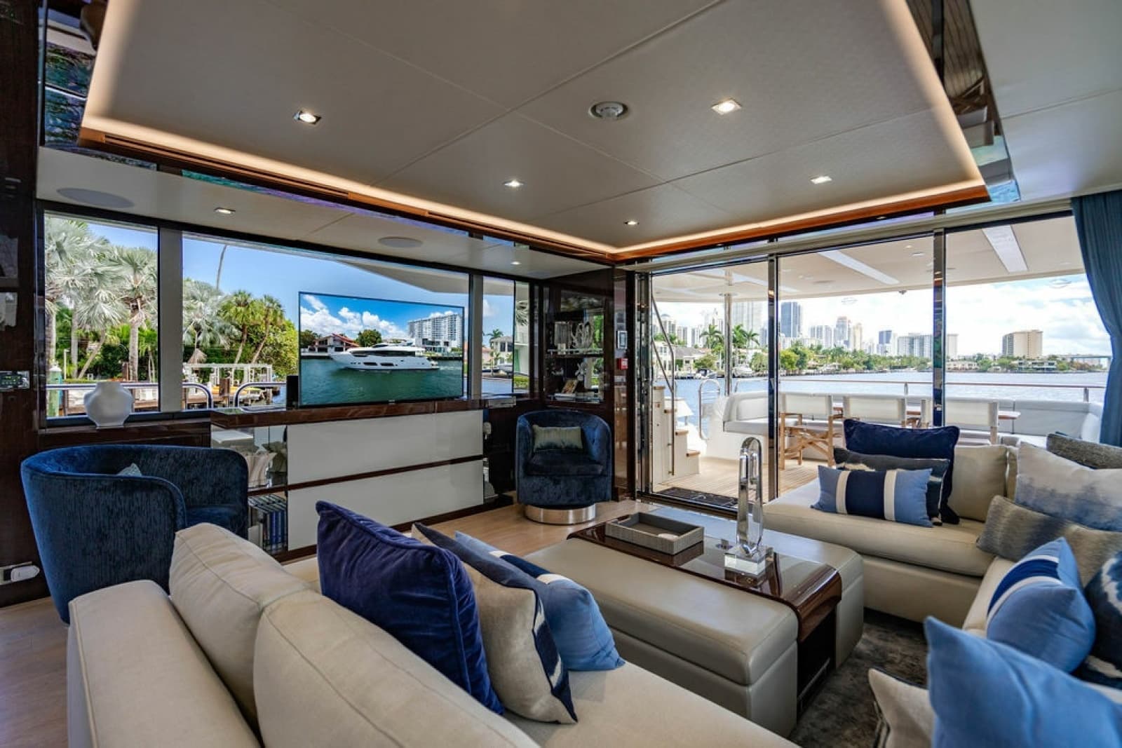 2019 Sunseeker 95 Motor Yacht