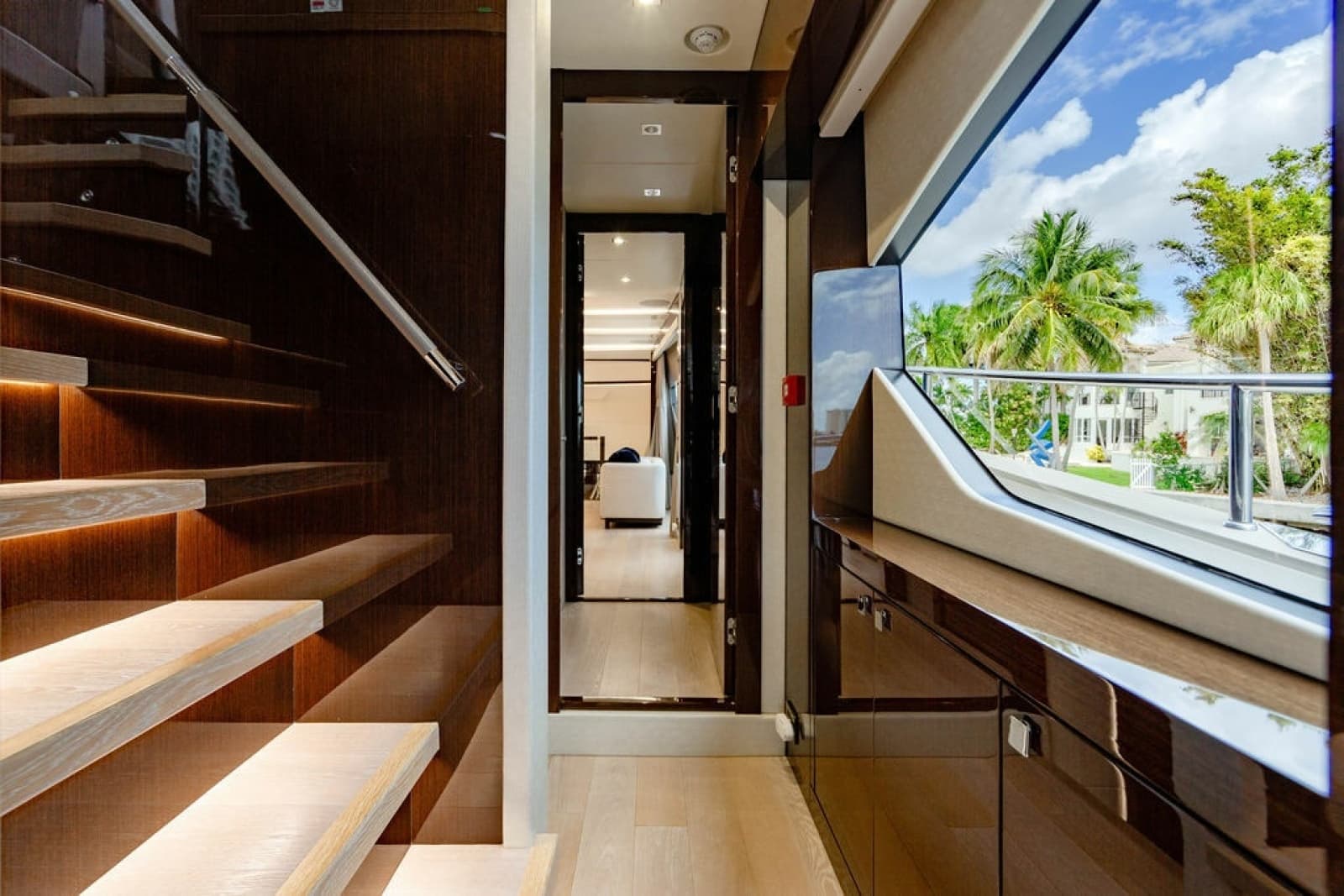 2019 Sunseeker 95 Motor Yacht