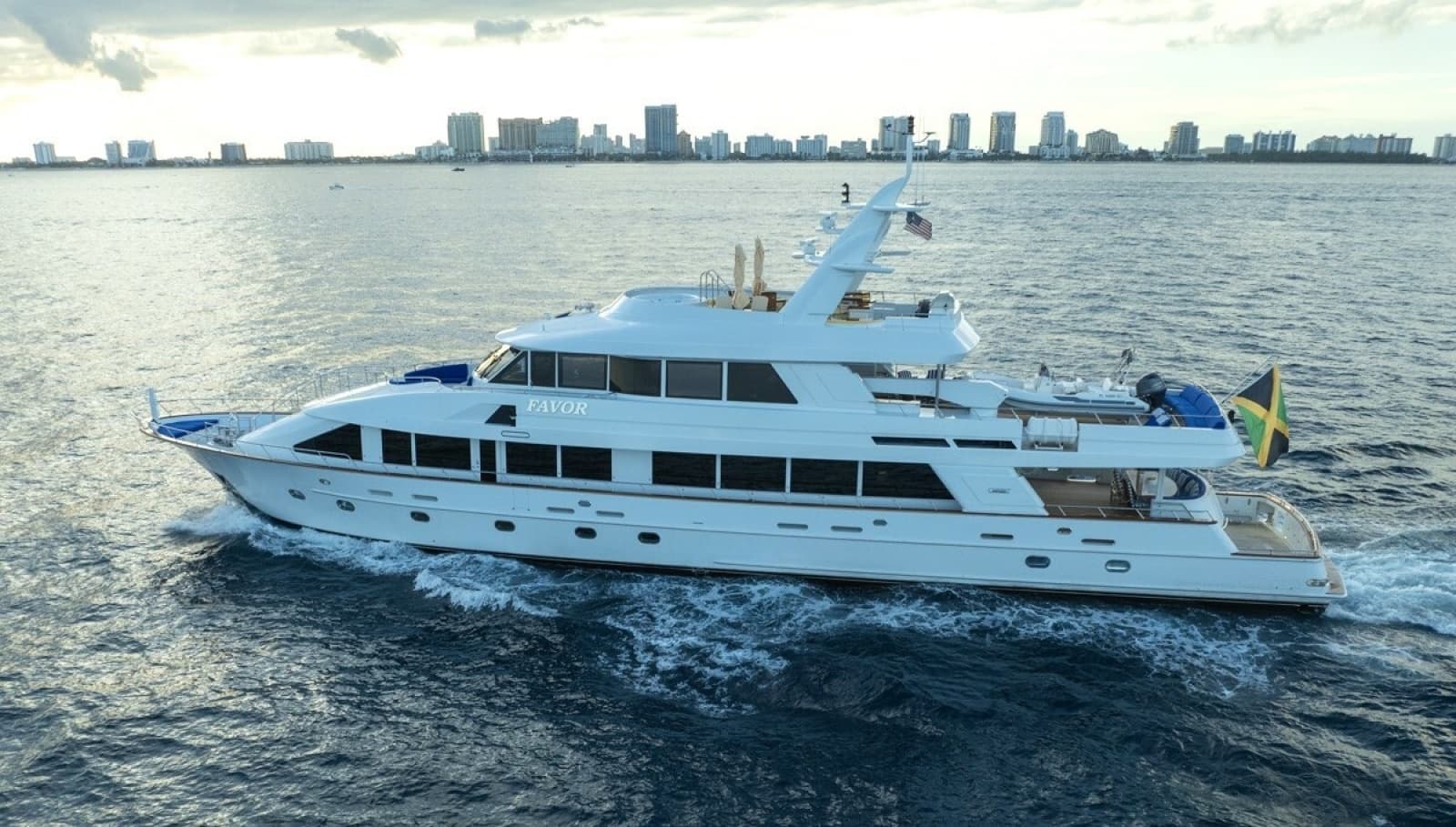 FAVOR 127' CRESCENT 2000/24
