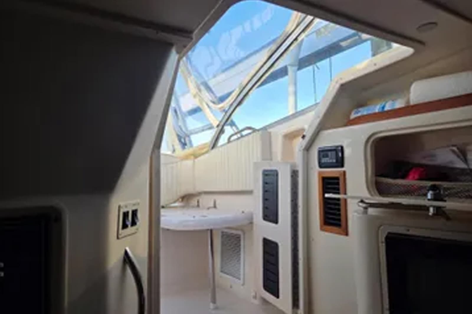 2004 Grady-White Express 330