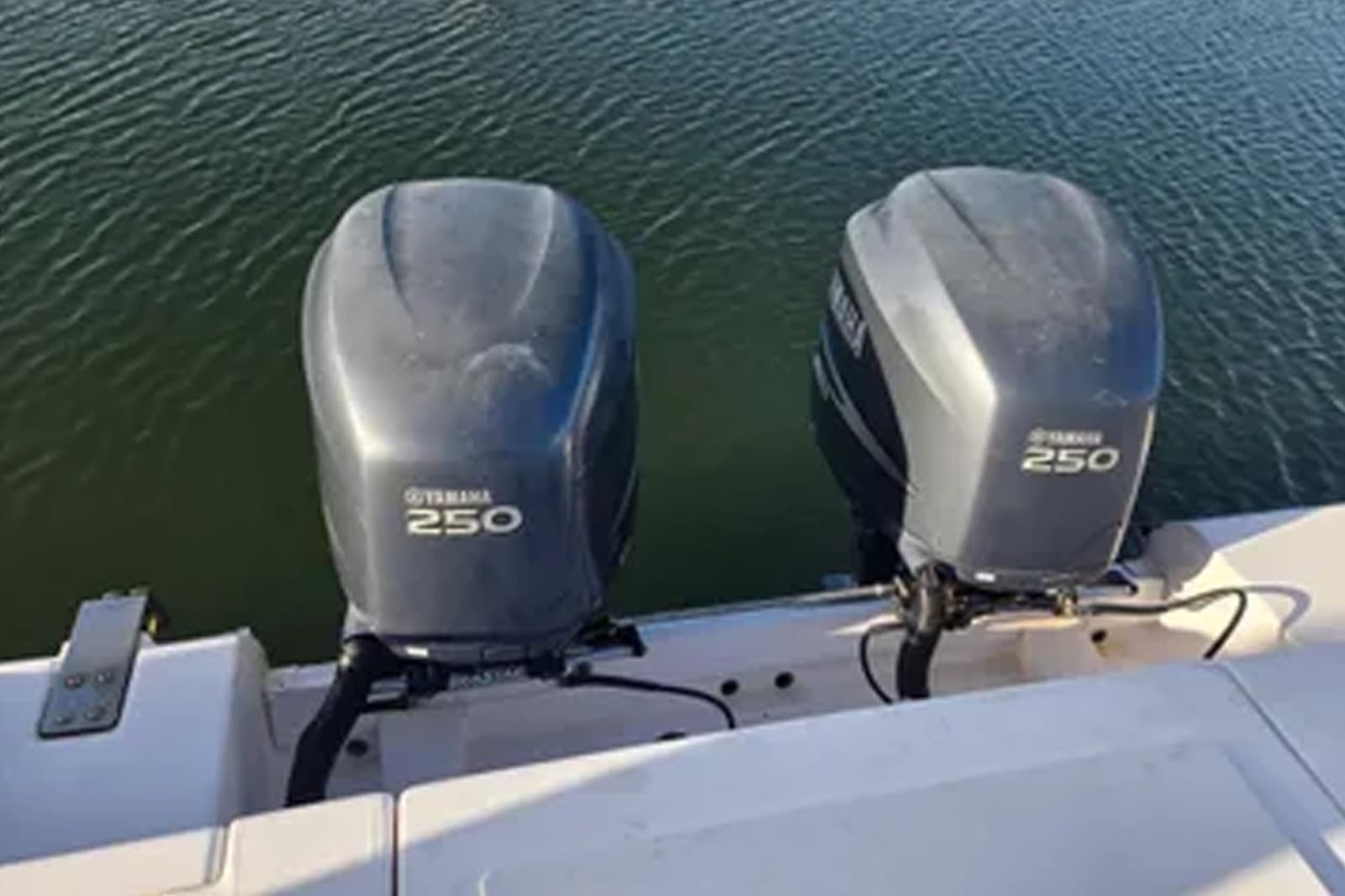 2004 Grady-White Express 330