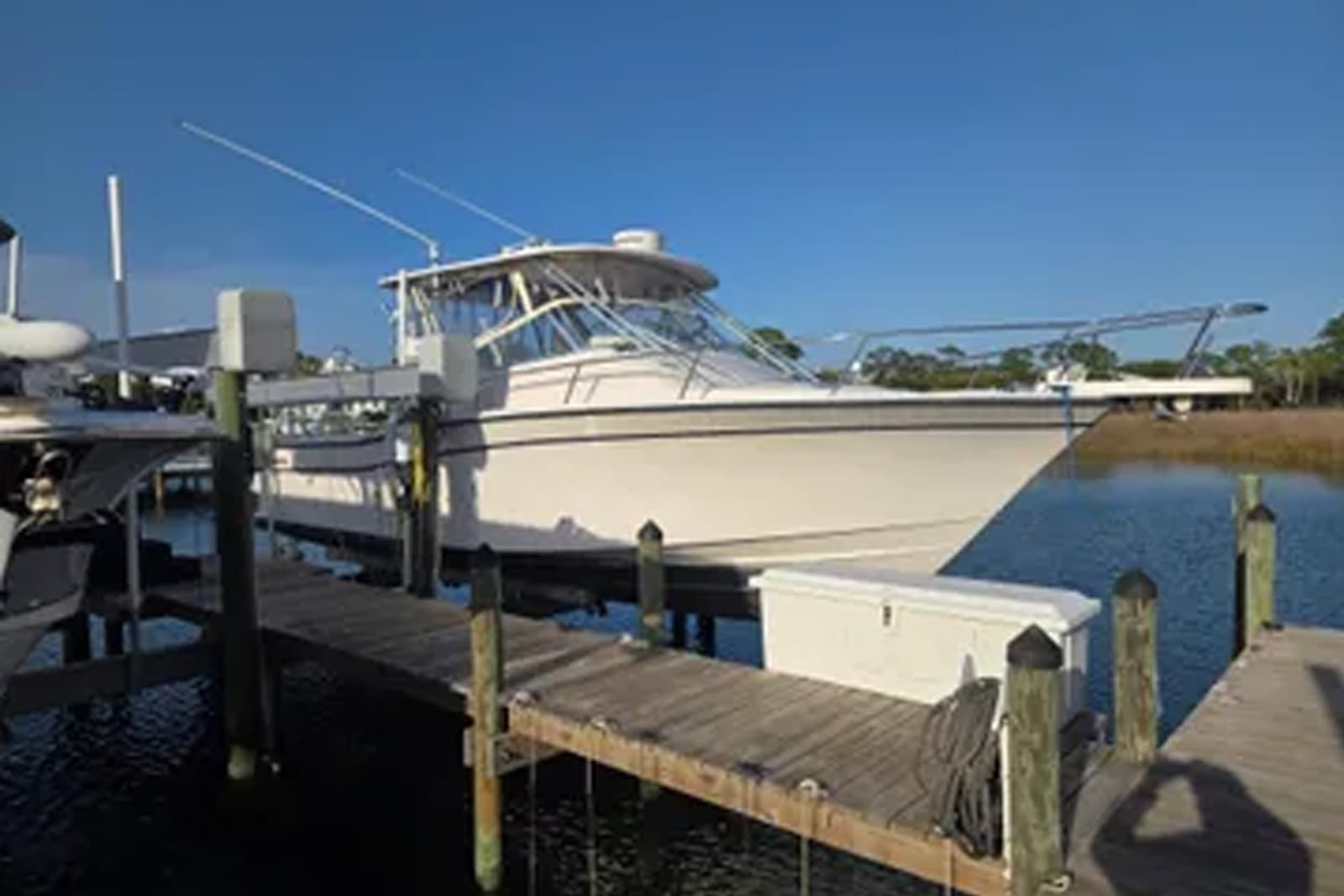 2004 Grady-White Express 330