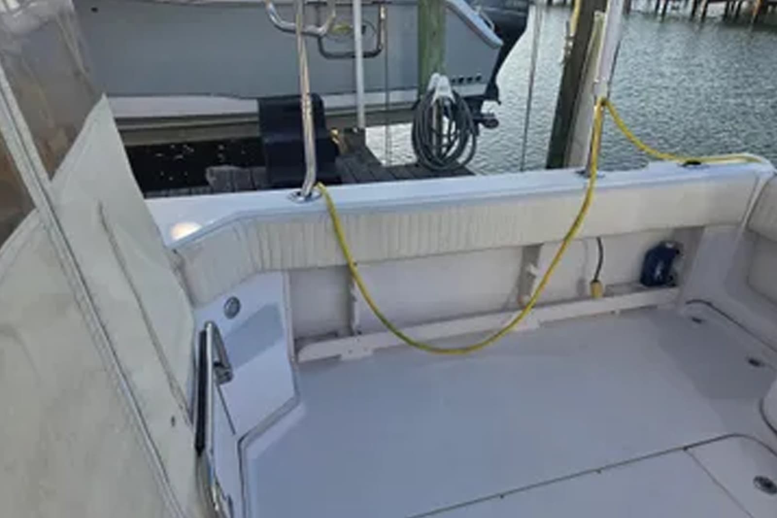 2004 Grady-White Express 330