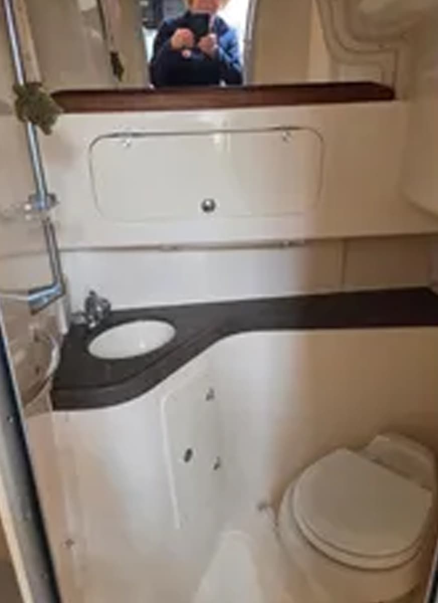 2004 Grady-White Express 330