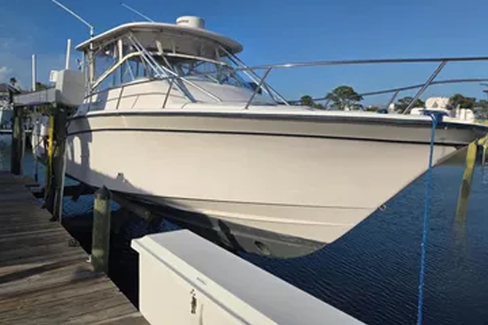 2004 Grady-White Express 330