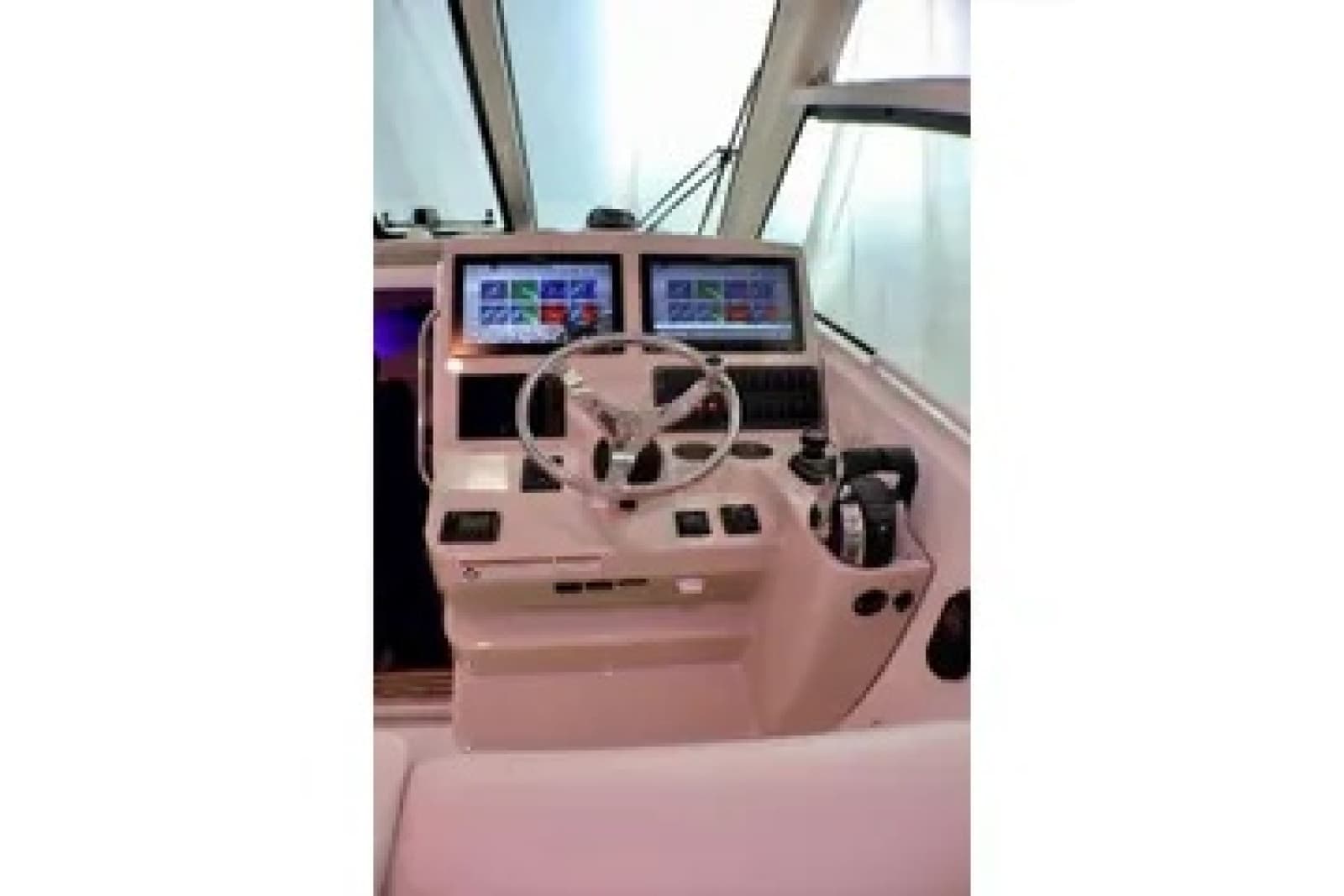 2020 Boston Whaler Conquest