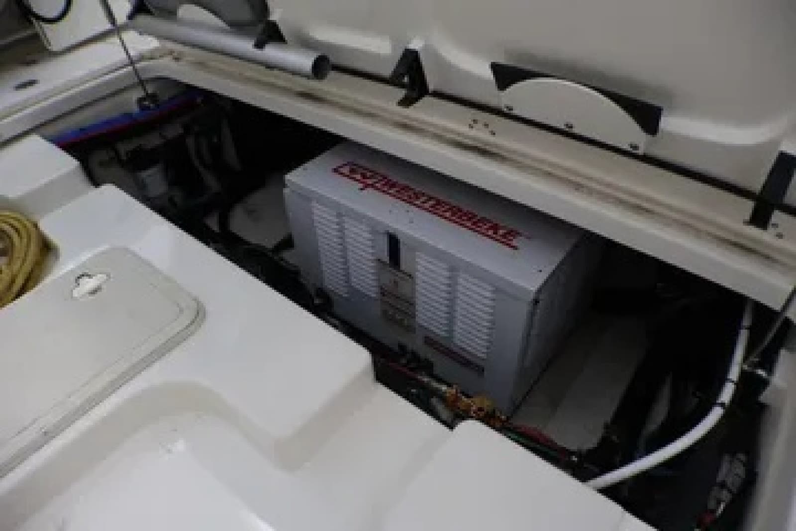 2020 Boston Whaler Conquest