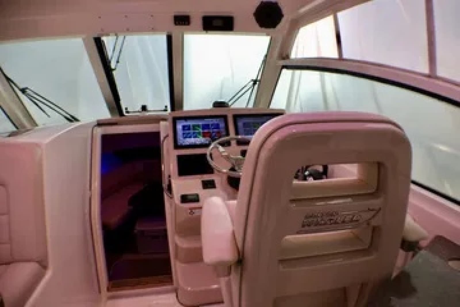 2020 Boston Whaler Conquest