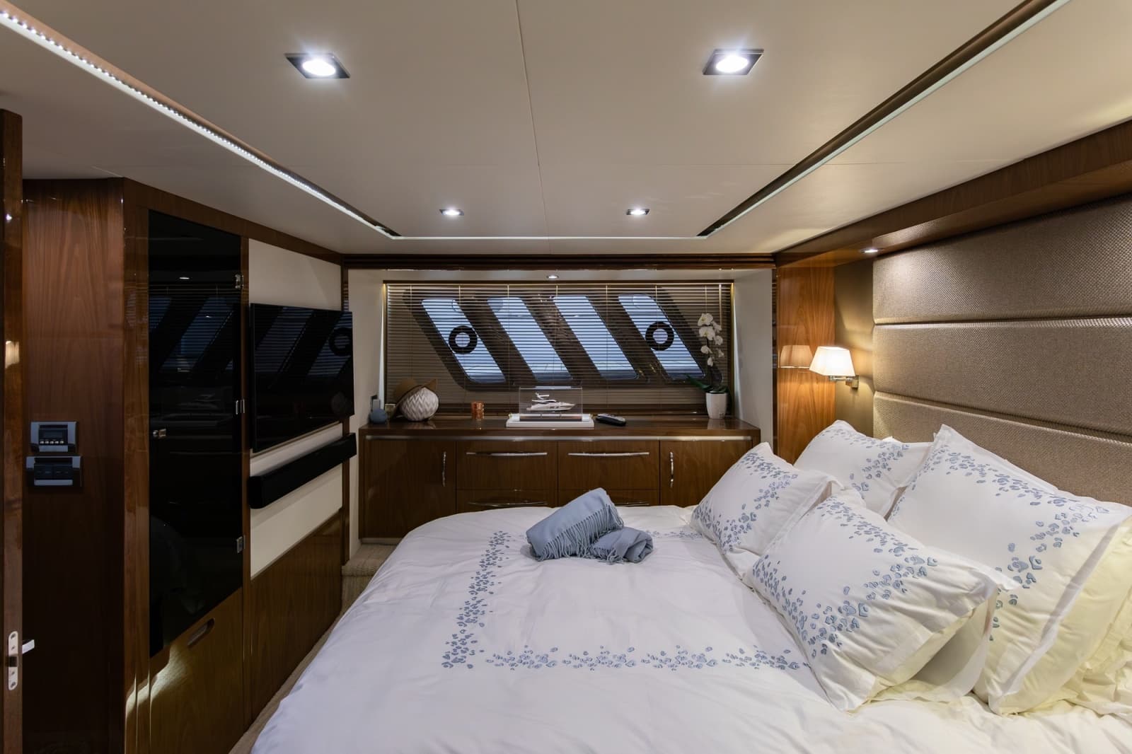 2018 Sea Ray L650 FLY