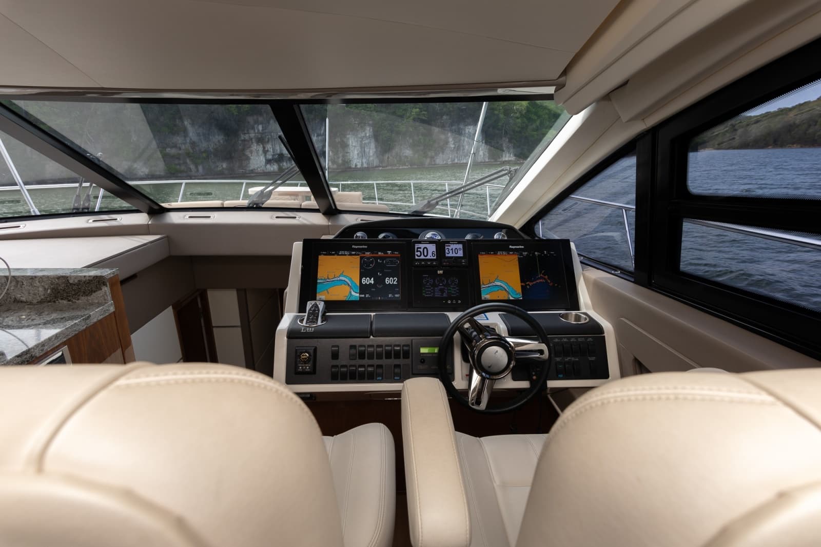 2018 Sea Ray L650 FLY