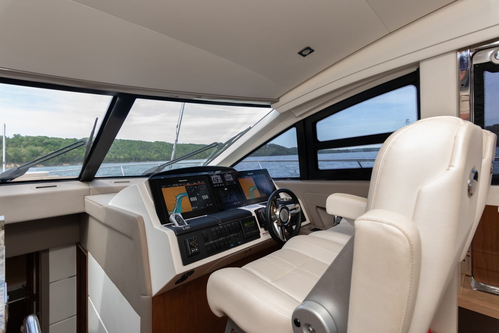 2018 Sea Ray L650 FLY